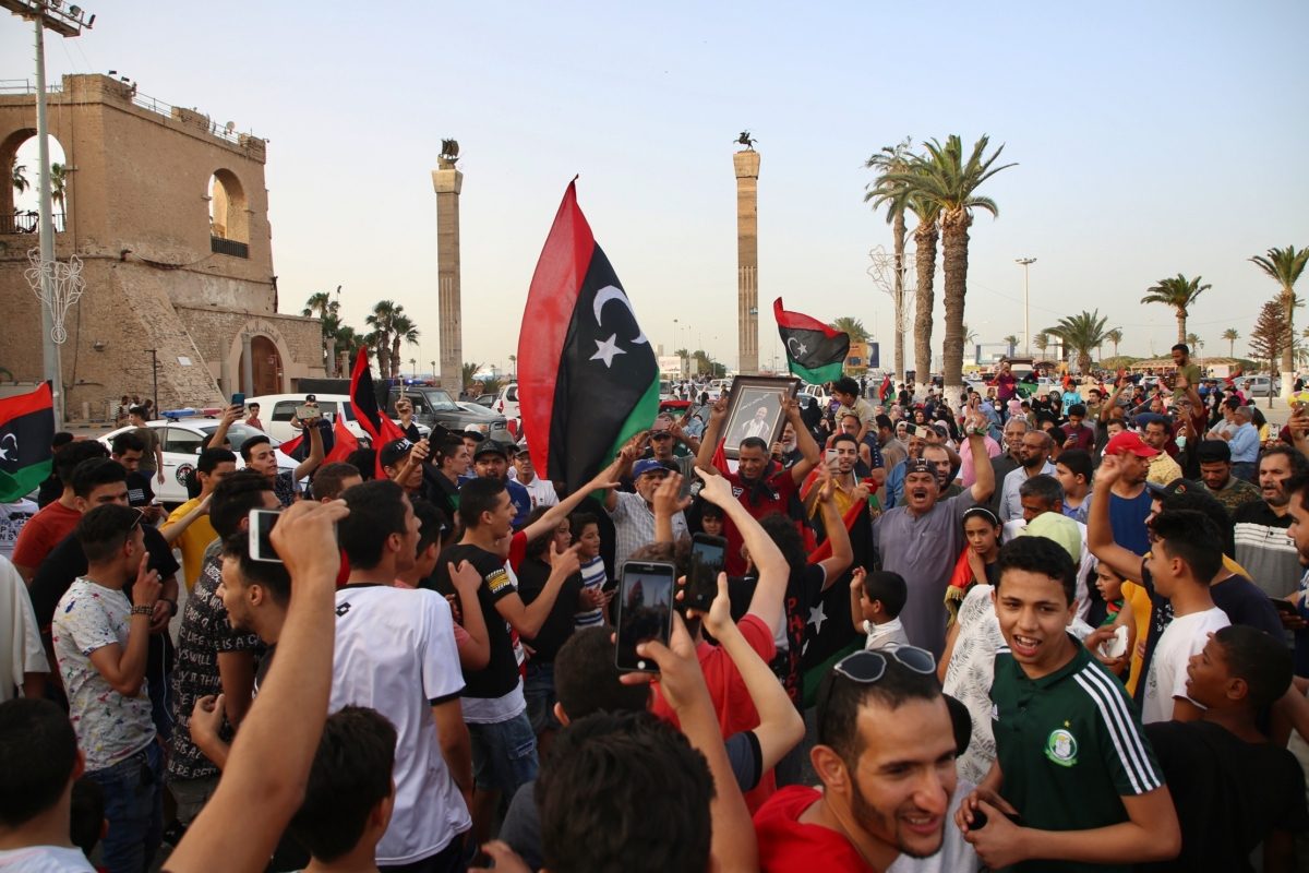 تشكيل مجلس لتسيير شؤون “ترهونة” تمهيداً لتحريرها واحتفالات بطرابلس عقب هزيمة حفتر وعودة النازحين