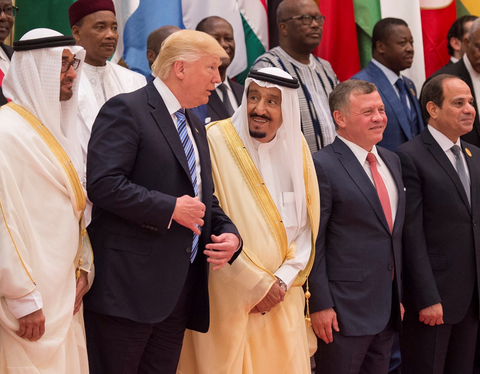 التبعية للغرب وخلافات الحكام الشخصية.. ما أسباب فشل التعاون العربي؟