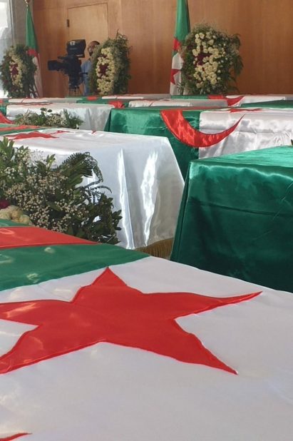 رفات جثامين الثوار الجزائريين بعد عودتها للجزائر من فرنسا/ وسائل إعلام جزائرية