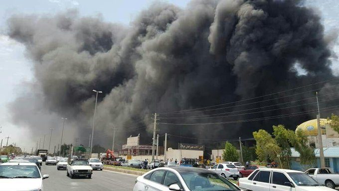 حريق ضخم بميناء جنوبي إيران.. واشتعال النيران في 3 سفن على الأقل (فيديو)