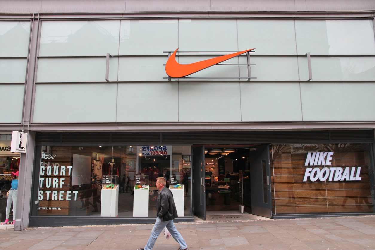 بدأت بـ12 زوجاً من الأحذية بهدف منافسة الأخوين الألمانيين.. قصة ولادة Nike