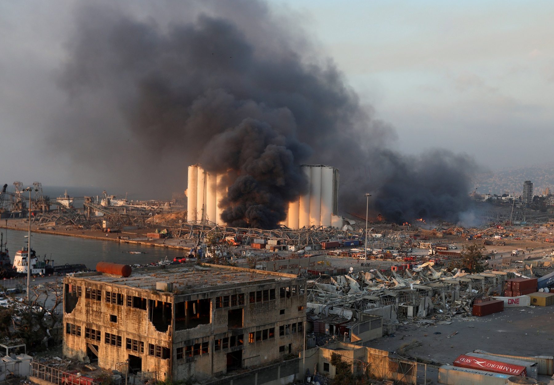 لبنان يعلن حصيلة ضحايا التفجير الأولية.. وزير الصحة: 50 قتيلاً و3 آلاف مصاب جراء انفجار بيروت