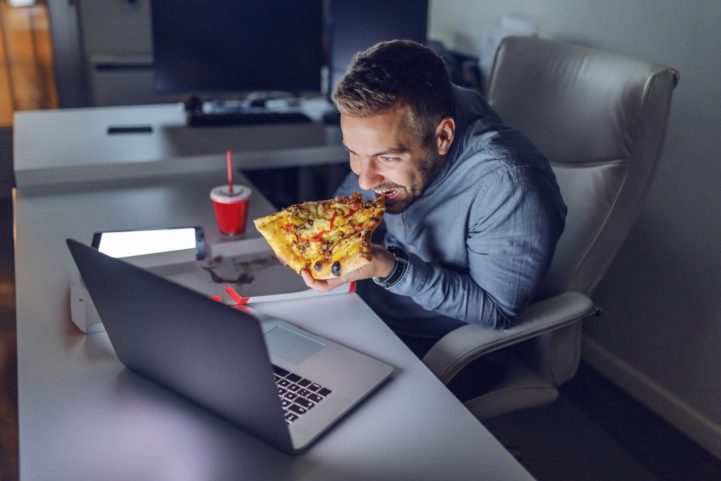 iStock/ تناول الطعام