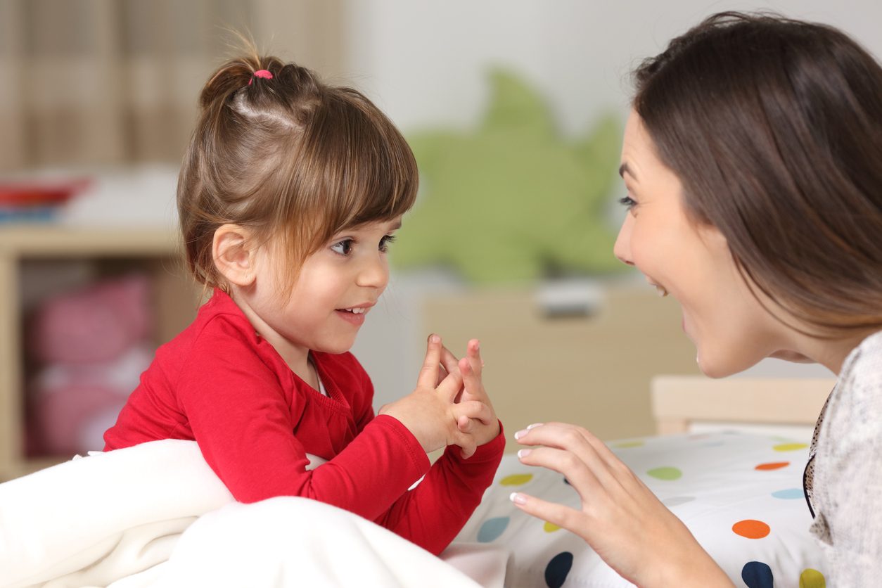أهمية التواصل مع الطفل
