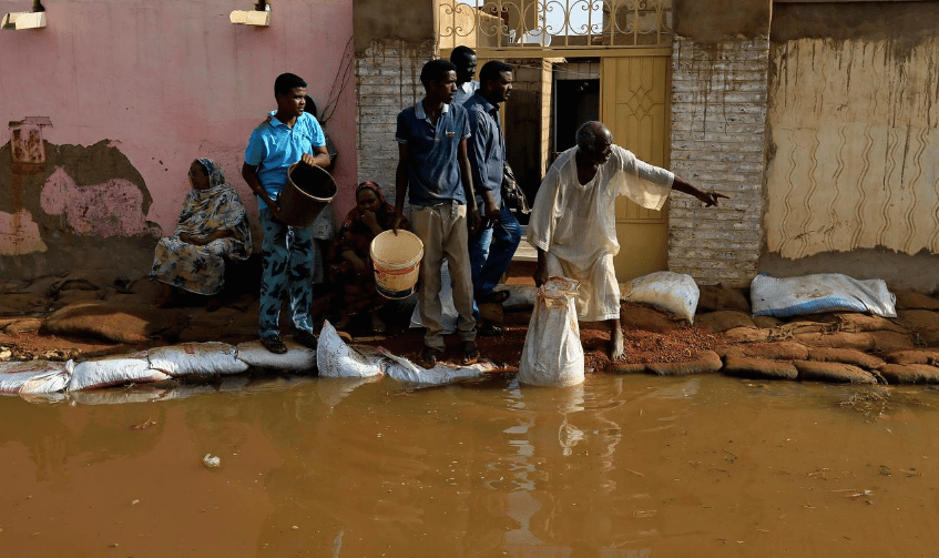 عندما يجتمع كورونا مع السيول.. الفيضانات تكشف أن هناك قوى سودانية على الأرض أكثر فاعلية من الحكومة والجيش