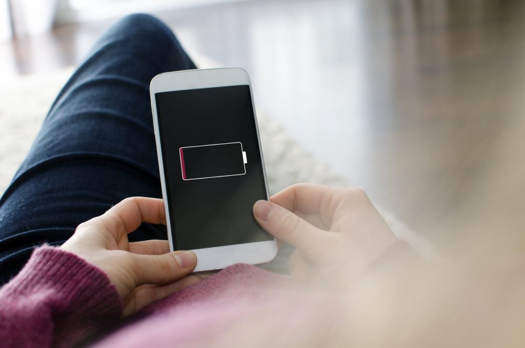 مزايا أخرى: البطارية (Istock)