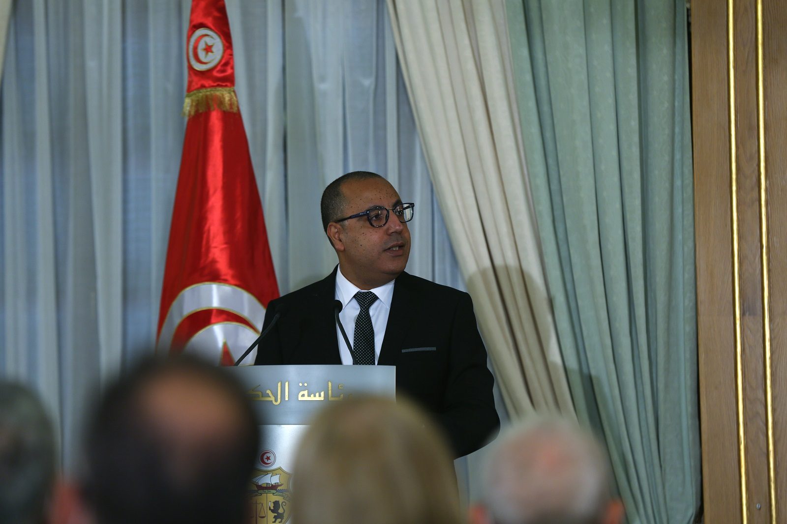 “وضعنا صعب ونمُر بأزمة خانقة”.. المشيشي يحذر من الوضع المالي بتونس ويتحدث عن علاقته بالرئيس