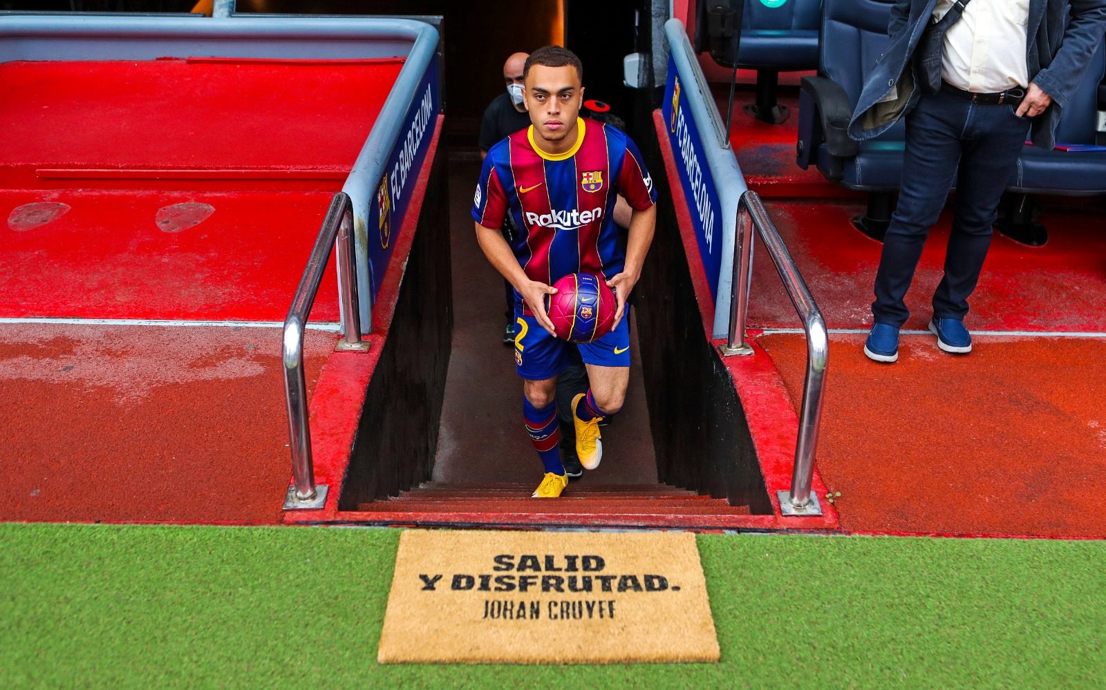 سيرجينيو ديست لاعب برشلونة الجديد