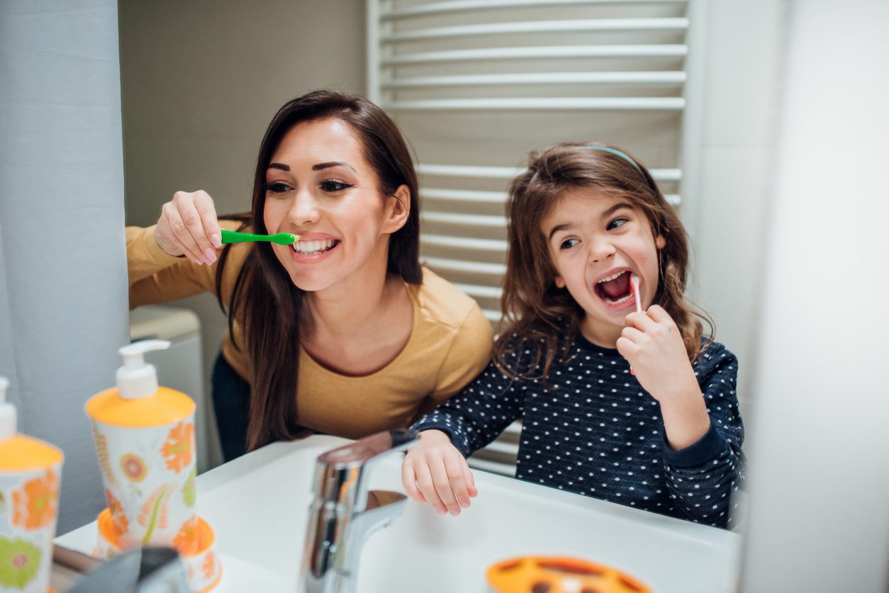 iStock/ تبييض الأسنان في المنزل