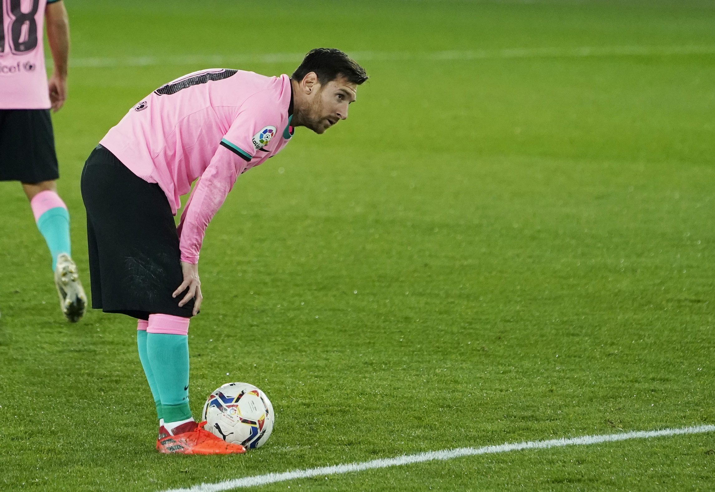 ليونيل ميسي قائد برشلونة (رويترز)
