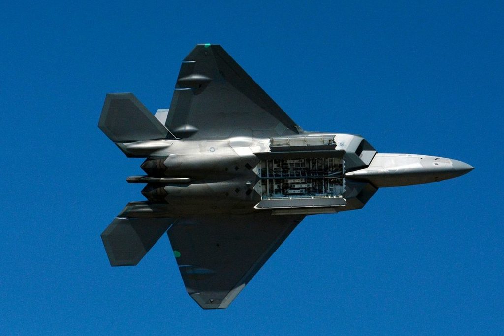لماذا اكتفت أمريكا بإنتاج 187 نسخة من الطائرة F-22