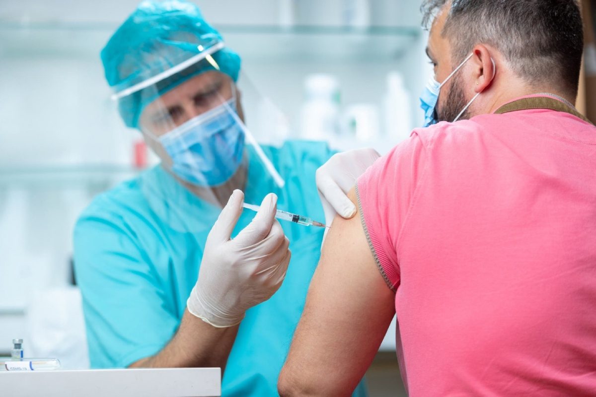 تطعيم الجميع ليس ضرورياً.. كم عدد الأشخاص المطلوب إعطاؤهم لقاحات كورونا من أجل السيطرة على الجائحة؟