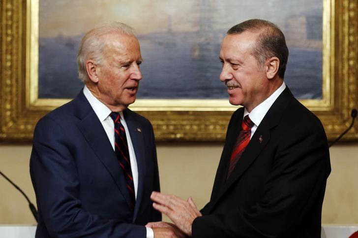 الرئيس التركي رجب طيب أردوغان مع جو بايدن عندما نائباً للرئيس الأمريكي بارك أوباما/رويترز
