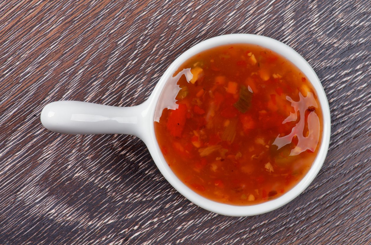 صوص الدجاج الحلو والحامض iStock