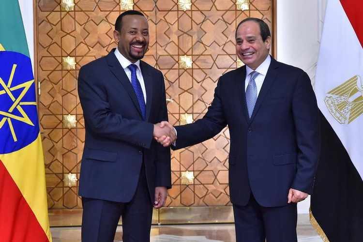 الرئيس المصري عبد الفتاج السيسي مع رئيس وزراء إثيوبيا آبي أحمد/رويترز