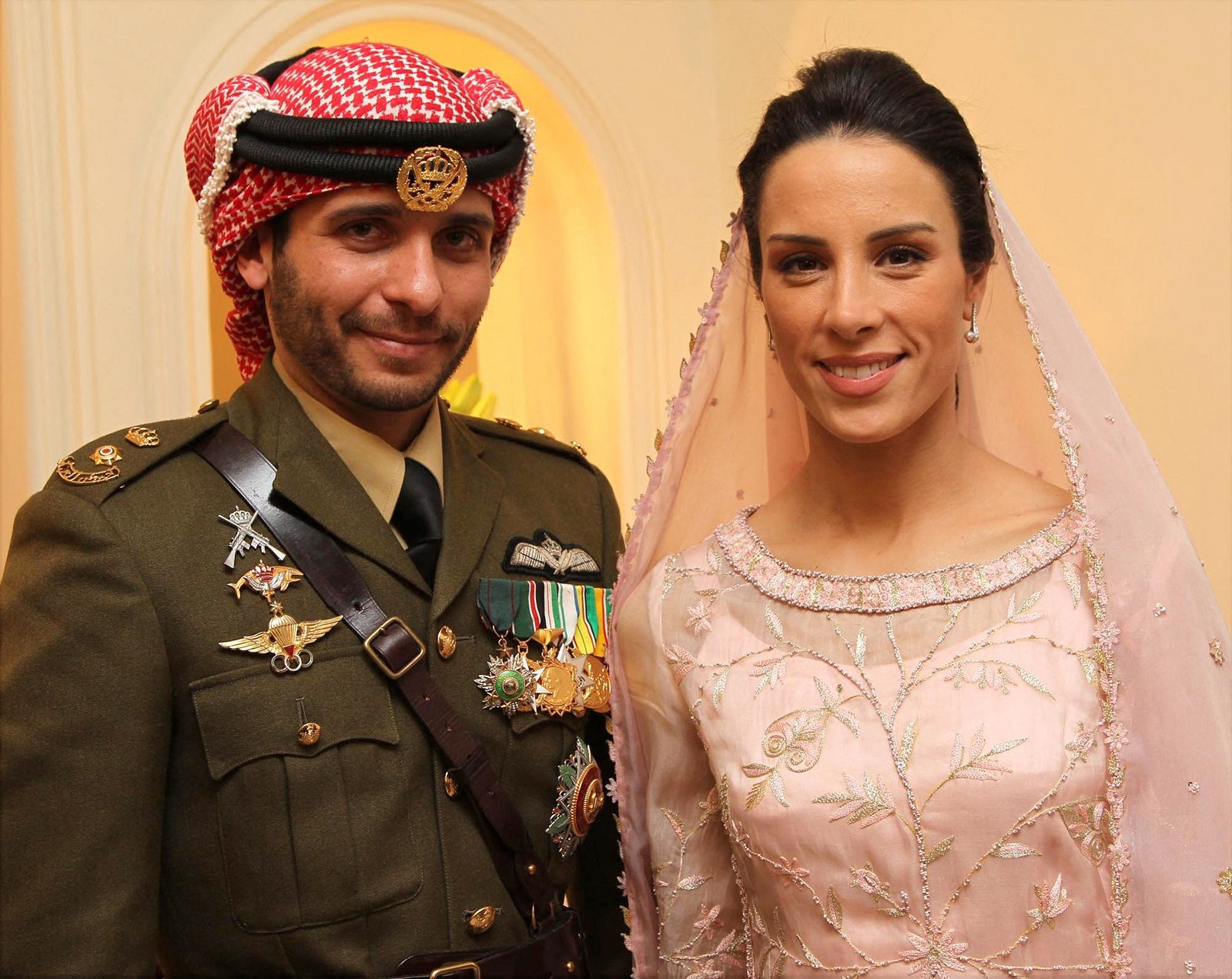 “أنا صديق للعائلة ولست عميلاً للموساد”.. “أكسيوس” يكشف عن الشخص الذي تواصل مع الأمير حمزة