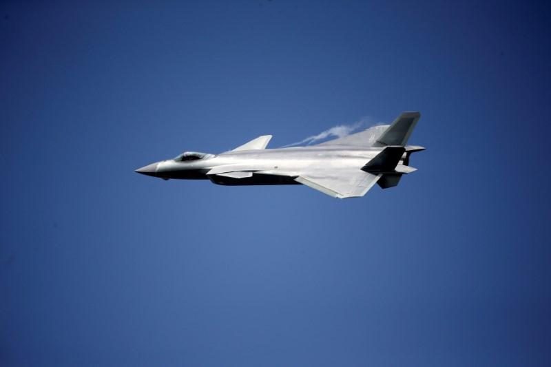 الطائرة الصينية J-20