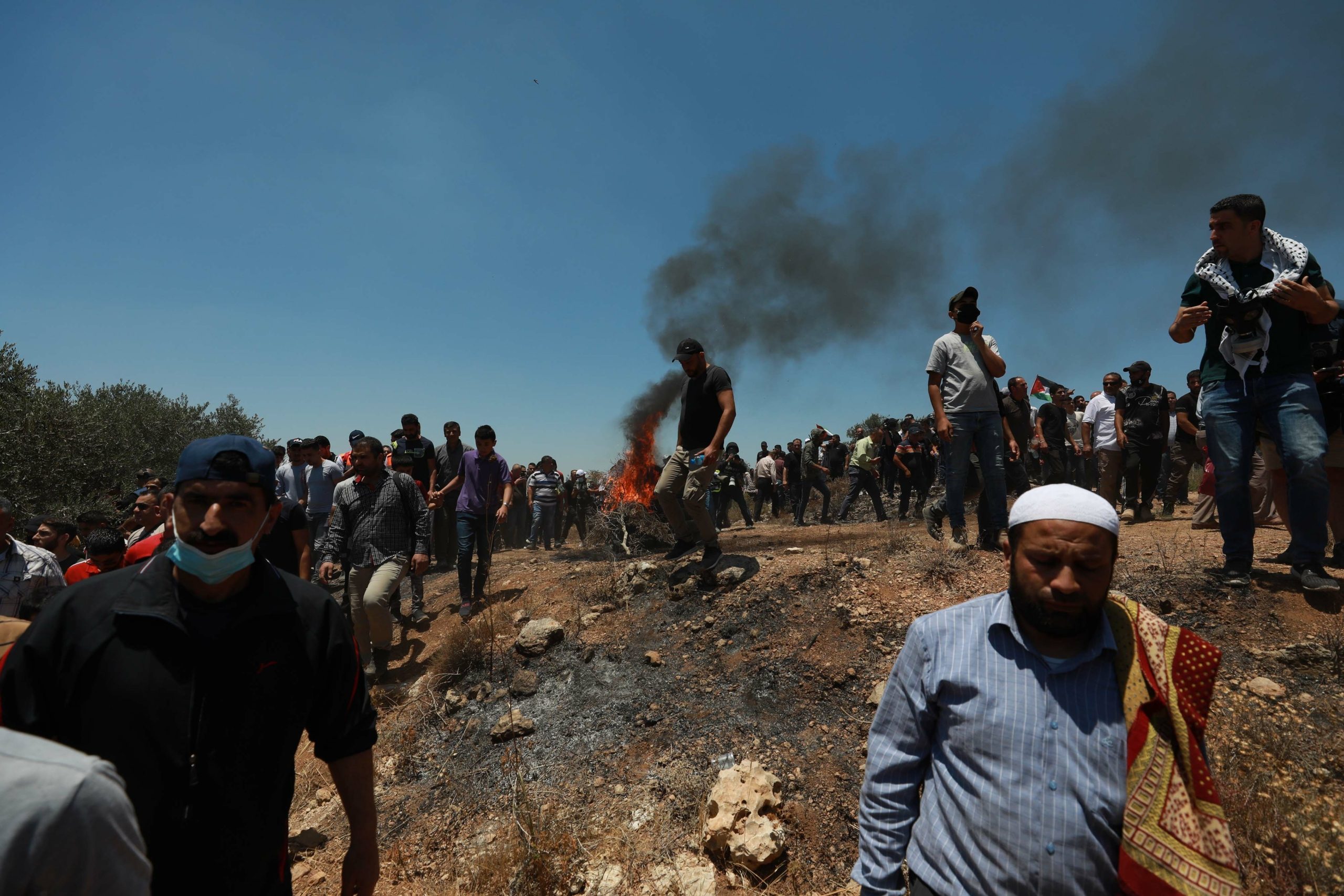 الجيش الإسرائيلي يمنع فلسطينيين من استعادة موقع أثري سيطر عليه مستوطنون.. فرَّق تظاهرة حاشدة لهم