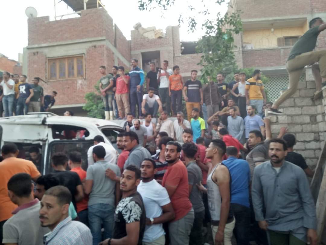 القطار اصطدم بحافلة ركاب في منطقة حلوان جنوبي العاصمة القاهرة