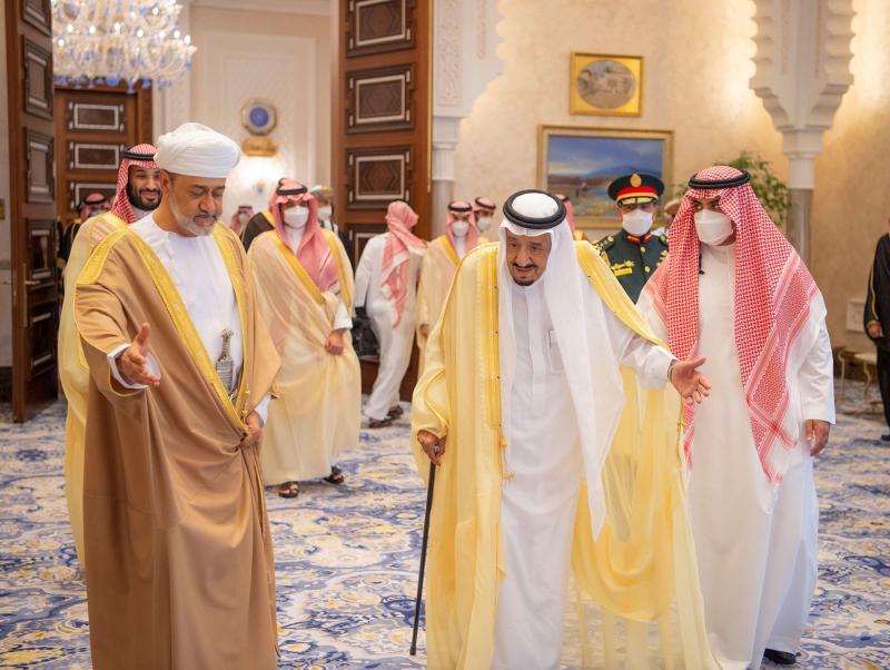 من تنافس صامت إلى تحالف محتمل.. سر التحول المفاجئ في العلاقات بين السعودية وسلطنة عمان