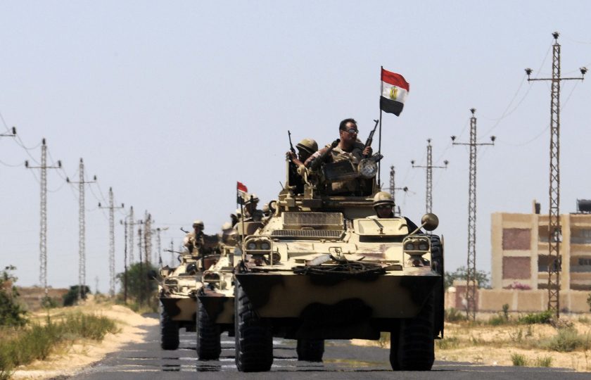 حوَّل المدارس لقواعد عسكرية! الغارديان: اتهامات للجيش المصري بالمساس بحق الأطفال في التعليم بسيناء