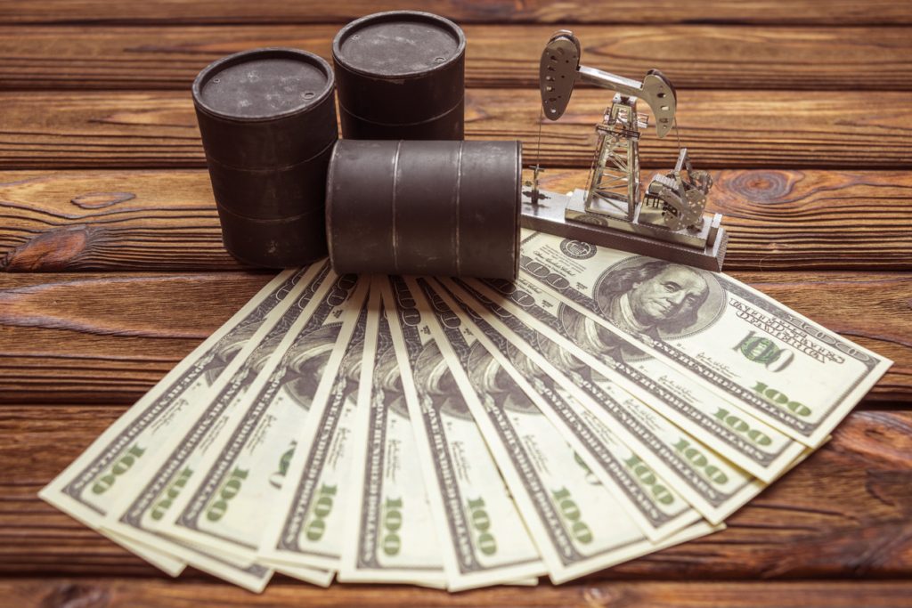 أسواق النفط بالدولار الأمريكي