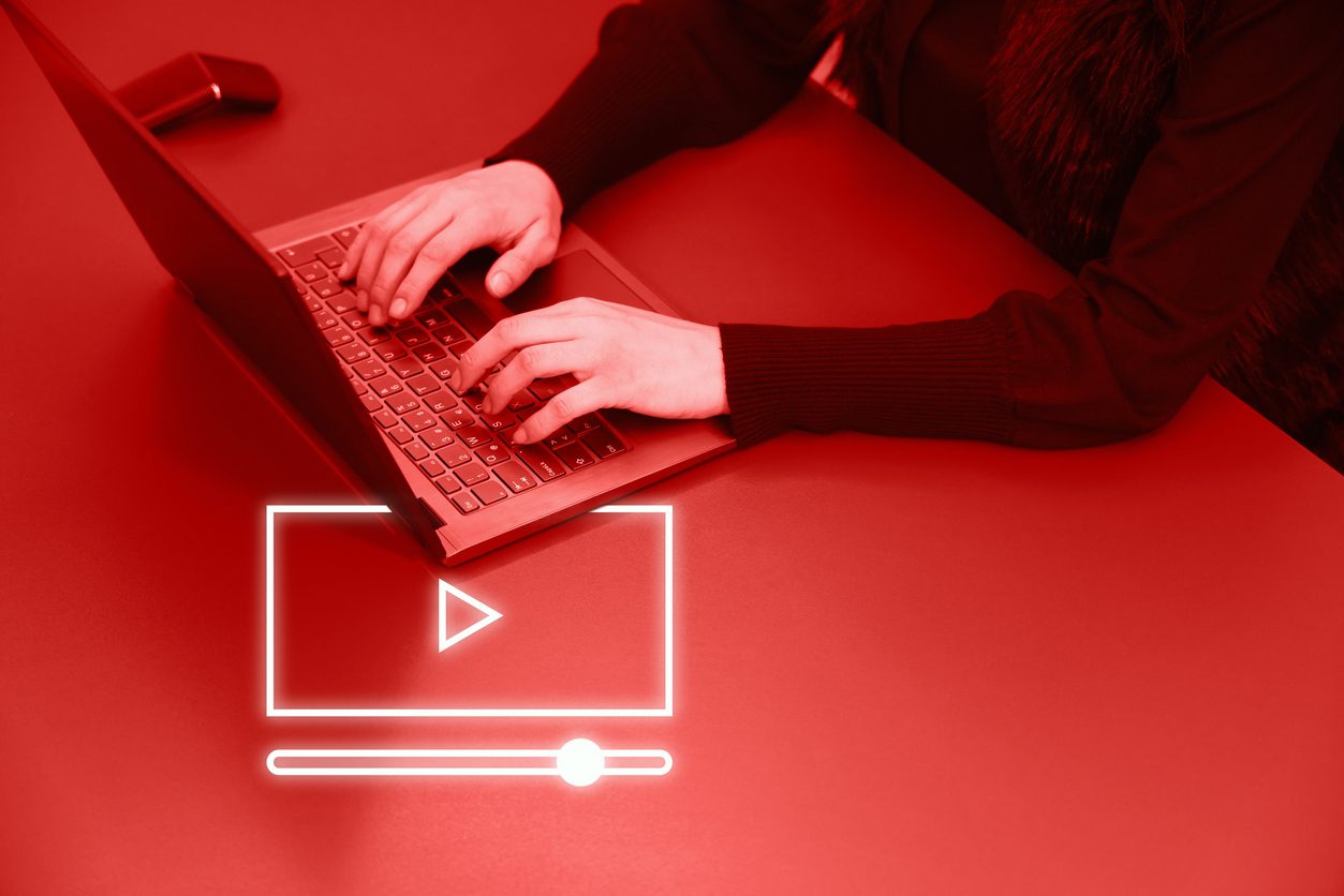 يوتيوب قررت إخفاء زر "عدم الإعجاب Dislike" من فيديوهاتها على المنصة/ Istock