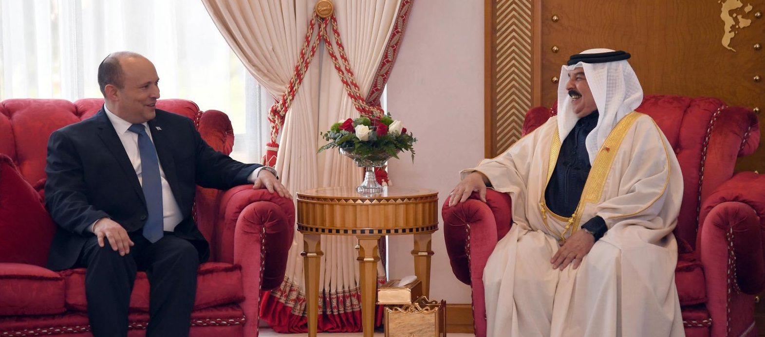 رئيس الوزراء الإسرائيلي: الشرق الأوسط يتغير بسرعة كبيرة، وزيارتي للبحرين تهدف لنشر التطبيع بين الشعوب