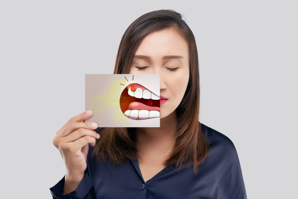 التهاب اللثة يسبب ألماً لا يطاق، لذا عليك الاهتمام فور شعورك بأي ألم فيها/ Istock