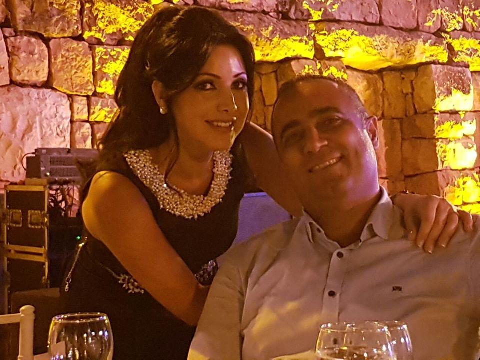 بولا (شقيقة نوال) برفقة زوجها إميل ديب (شقيق طليق نوال)