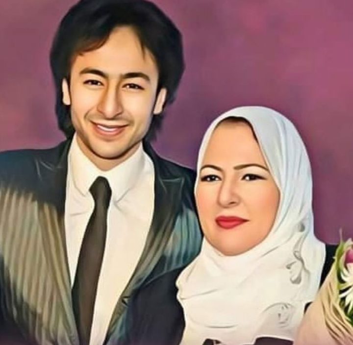 الصورة التي نشرها حمادة هلال مع والدته
