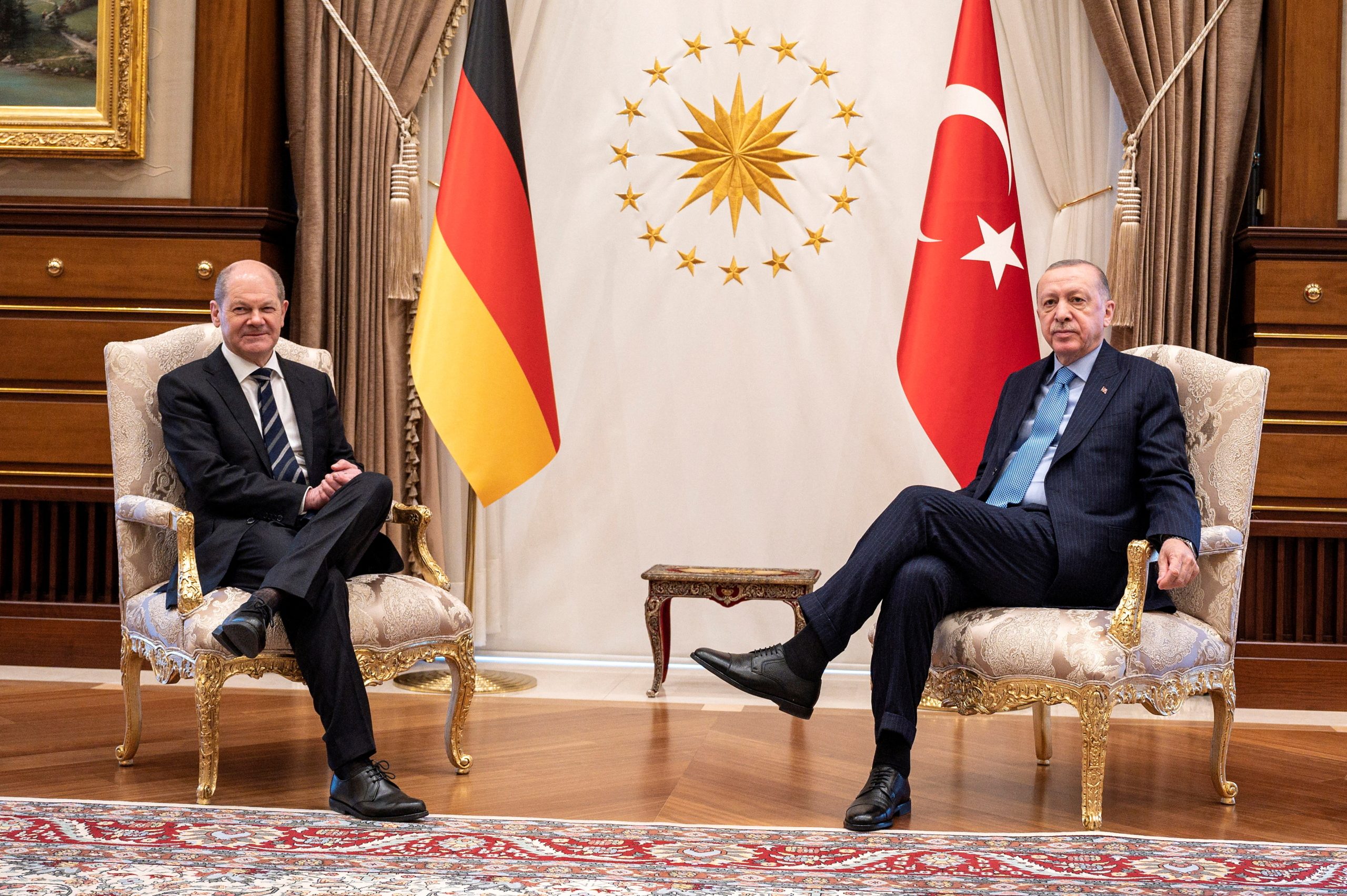 أردوغان يكشف موقفه من شراء الأسلحة الروسية.. ويؤكد: علينا الحفاظ على صداقتنا مع بوتين وزيلينسكي