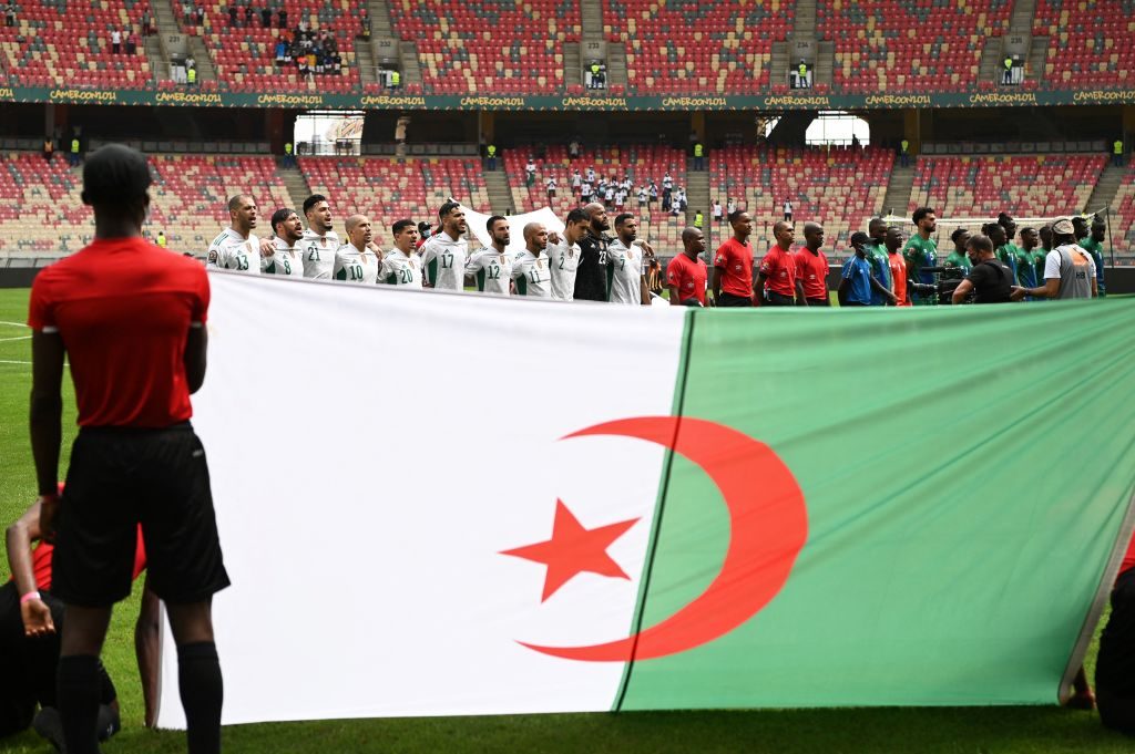 منتخب الجزائر لن يشارك في كأس العالم 2022 (رويترز)