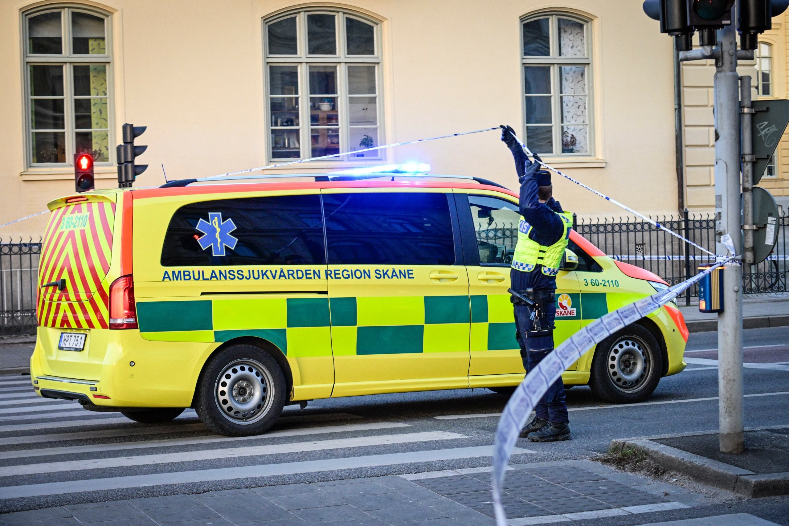 سيارة إسعاف بجانب الموقع الحادث في مالمو بالسويد/gettyimages