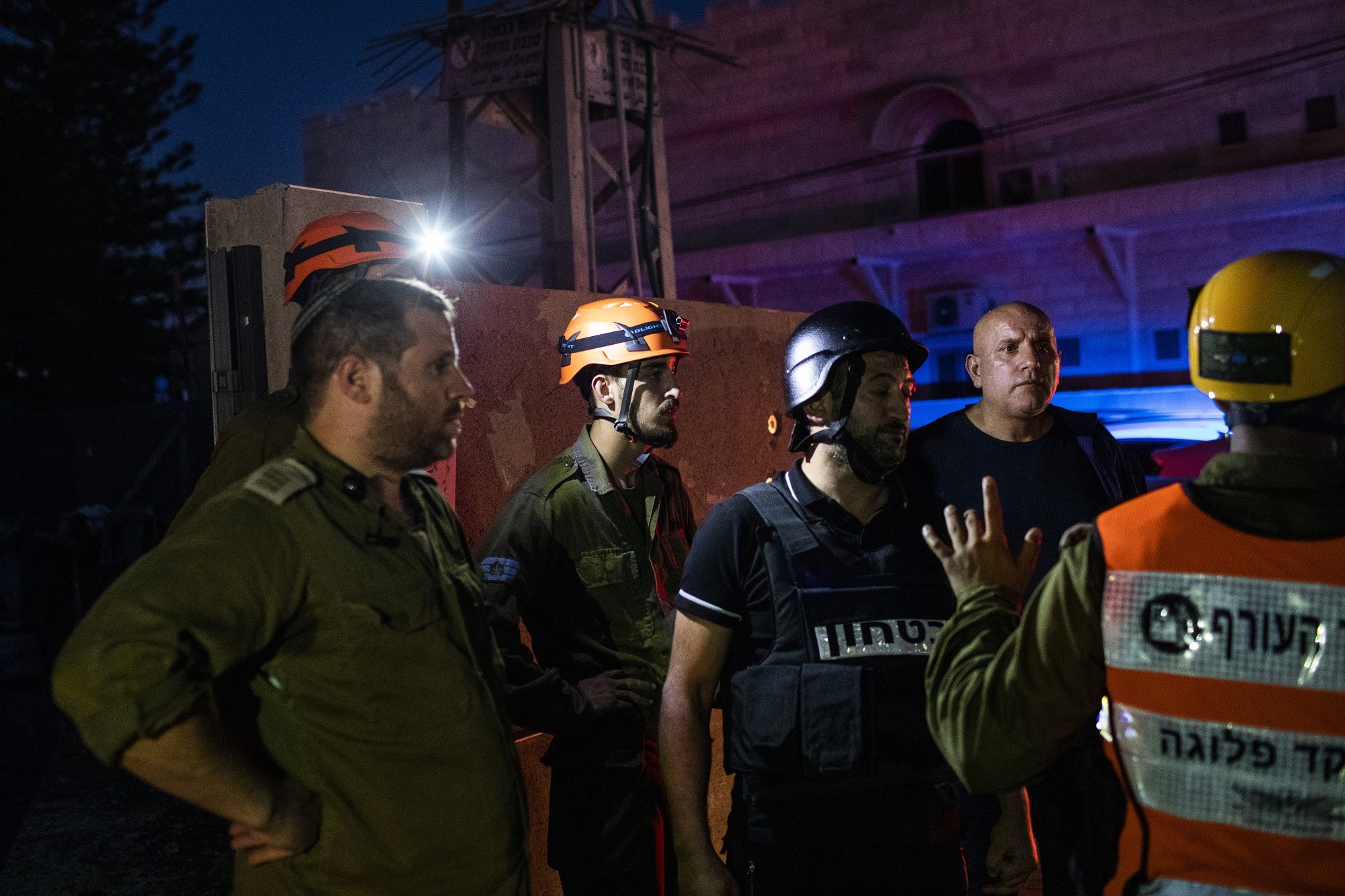 صاروخ من غزة يستنفر سكان مستوطنة إسرائيلية.. والاحتلال يهاجم فلسطينيين بـ”الشيخ جرّاح” (فيديو)