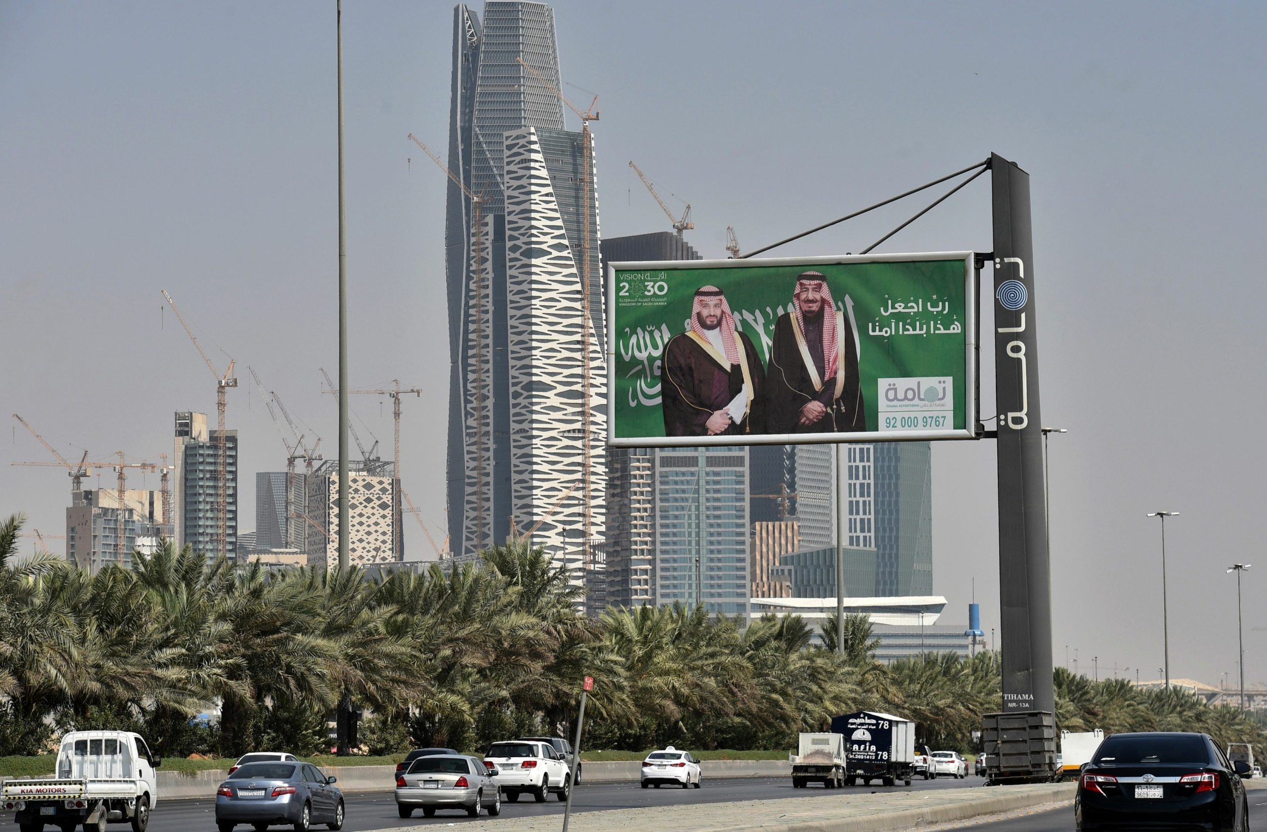 “أكبر هدية للمملكة”.. كيف انعكس ارتفاع أسعار النفط على الاقتصاد السعودي الذي سيشهد أول فائض منذ 9 سنوات؟
