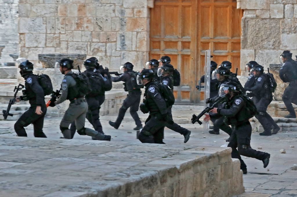 “زحفاً نحو الأقصى”.. فيديو لمسيرة مركبات ودراجات تنطلق من يافا باتجاه المسجد للمشاركة في الدفاع عنه