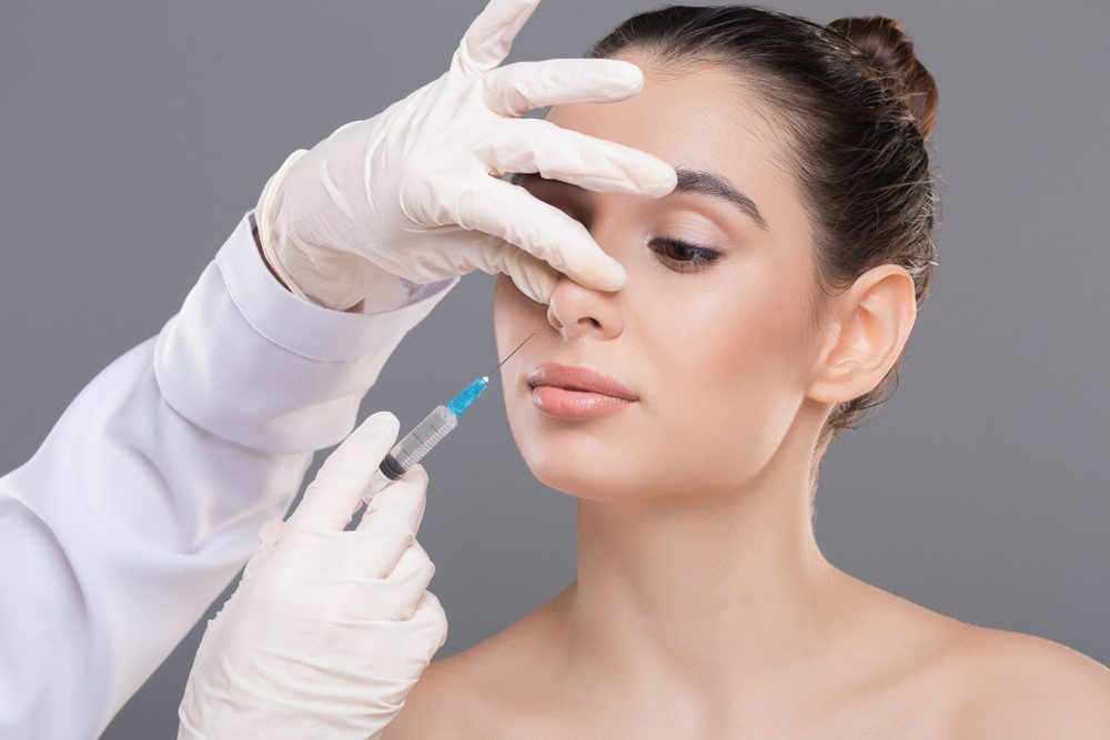 تجميل الأنف بدون جراحة \ shutterstock
