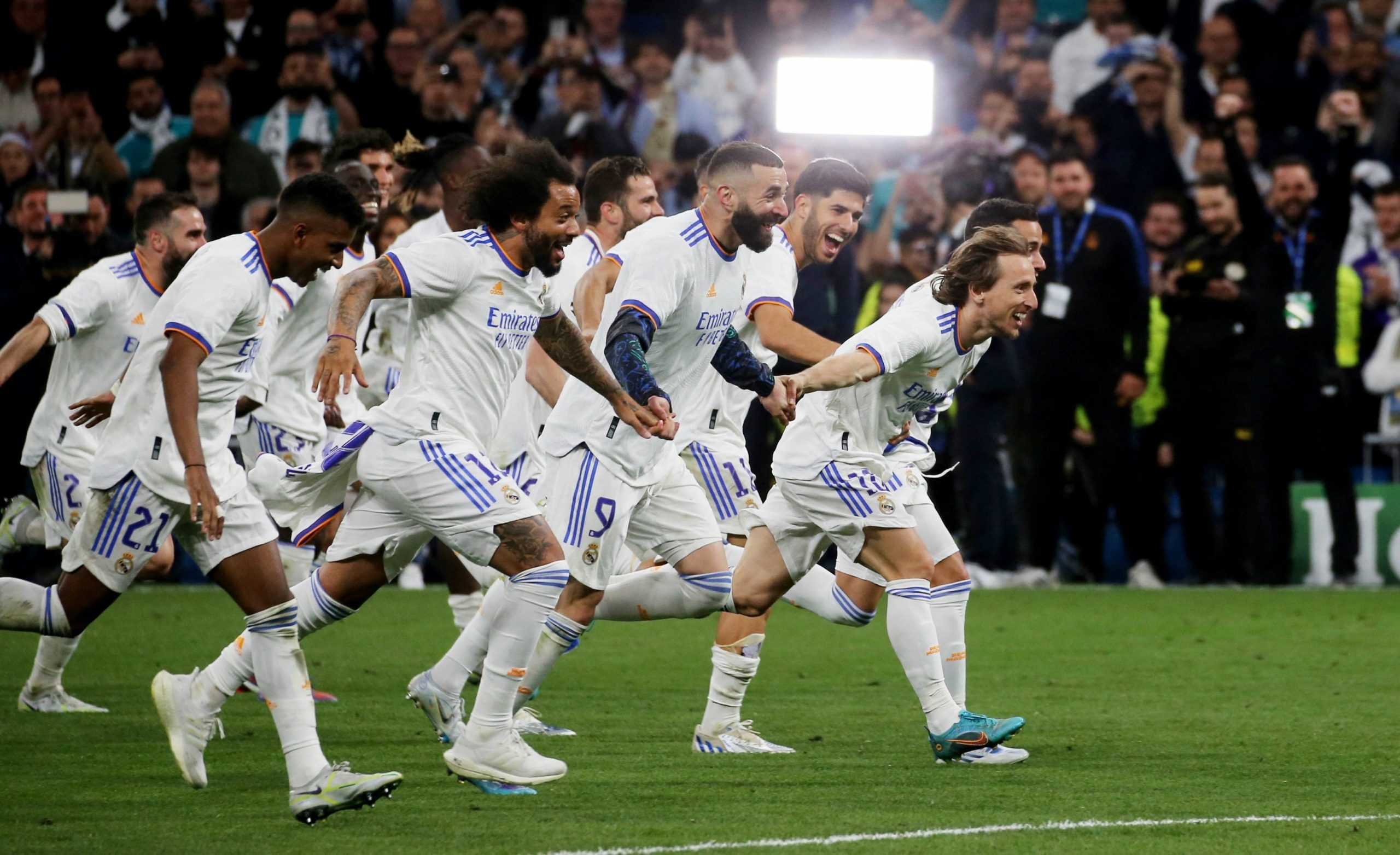 ريال مدريد قلب تأخره إلى فوز على مانشستر سيتي (رويترز)