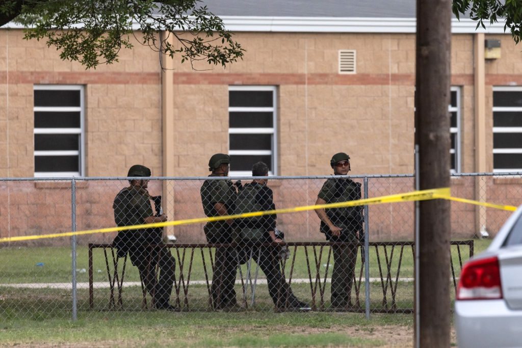 هجوم تكساس أدوى بحياة أكثر من 20 شخص بينهم 19 طفل/Getty Images