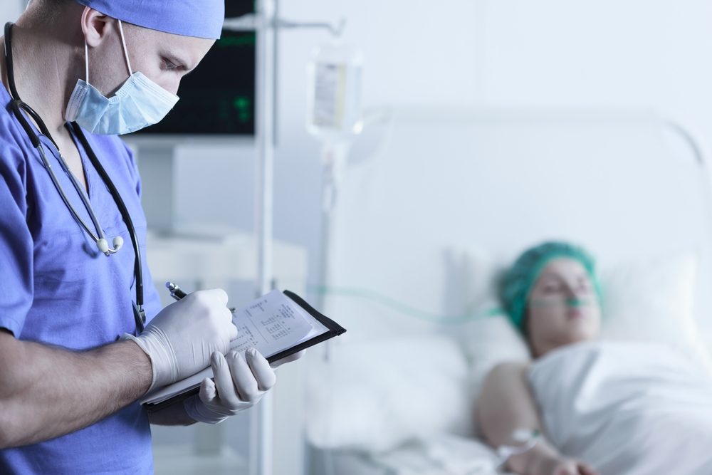 التعافي بعد العمليات الجراحية يستلزم الكثير من الراحة والوقت - ShutterStock