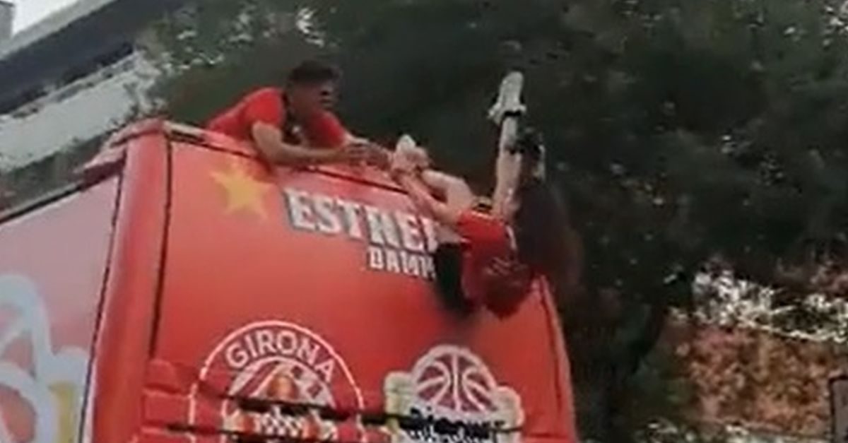 لحظة سقوط مصورة فريق جيرونا الإسباني
