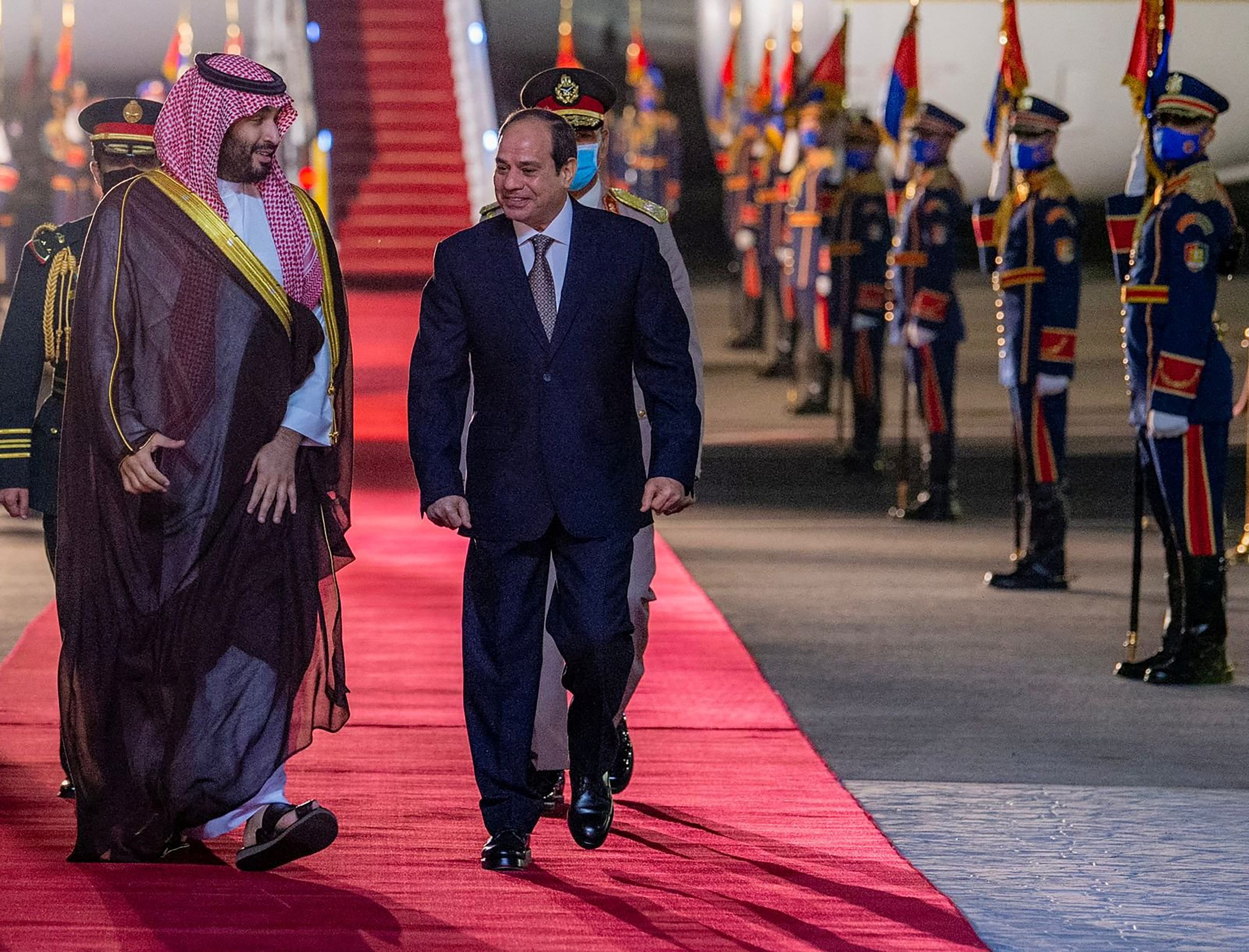 الرئيس المصري عبدالفتاح السيسي وولي العهد السعودي الأمير محمد بن سلمان - رويترز