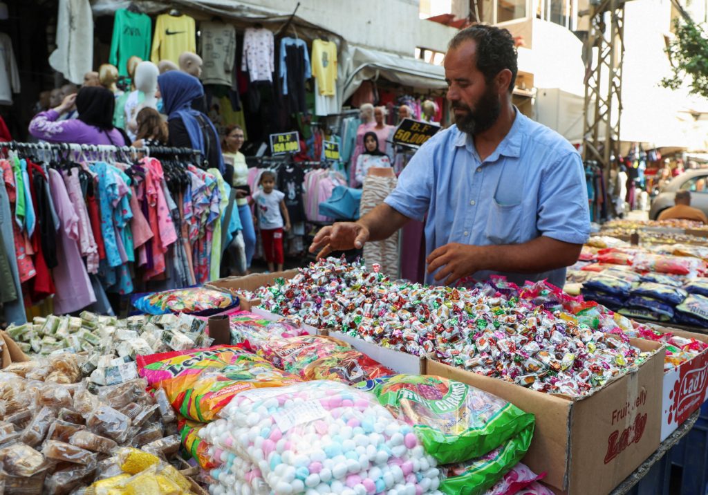 حتى الحلوى أصبحت حلم صعب في لبنان