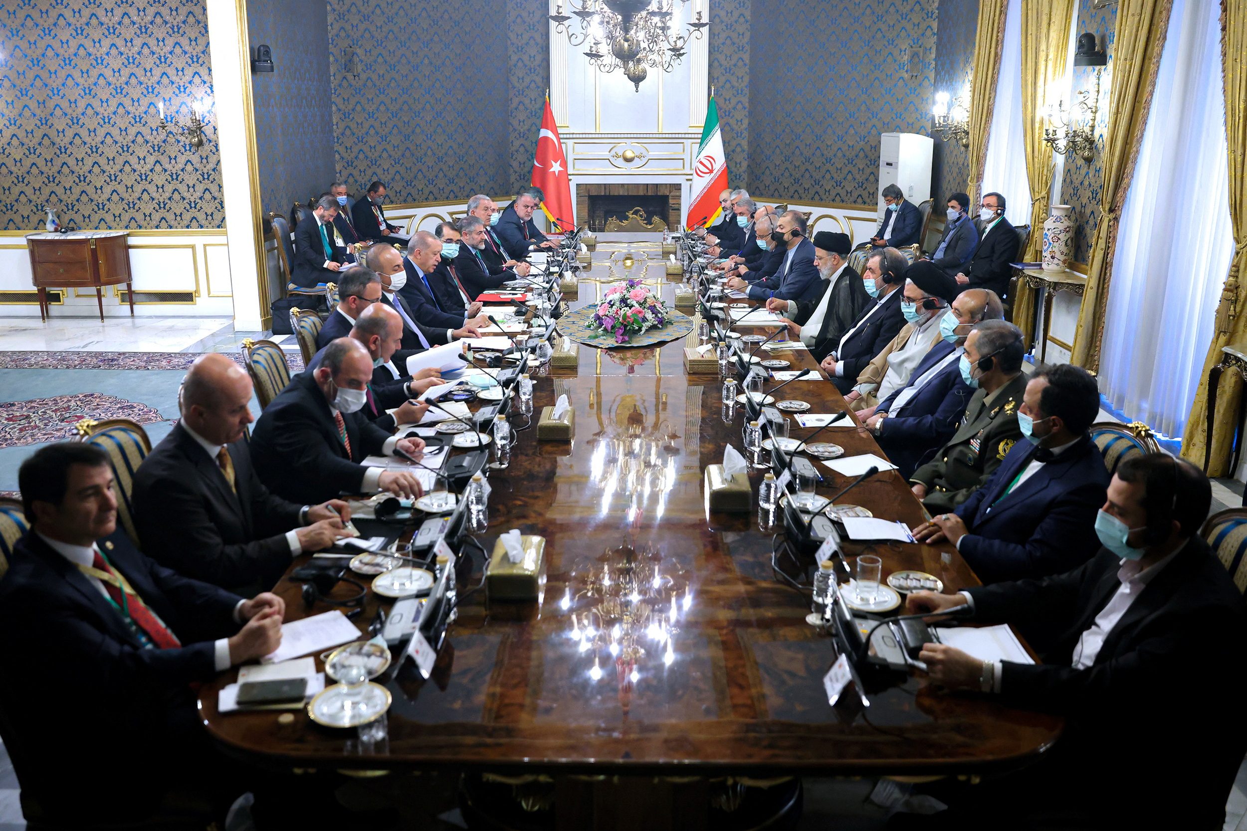 الرئيس أردوغان في اجتماع مع رئيسي -رئيس إيران/ رويترز