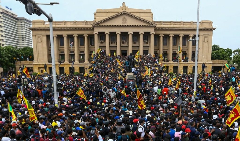 المحتجون في سريلانكا أجبروا الرئيس ورئيس الوزراء على التنحي - Getty Images