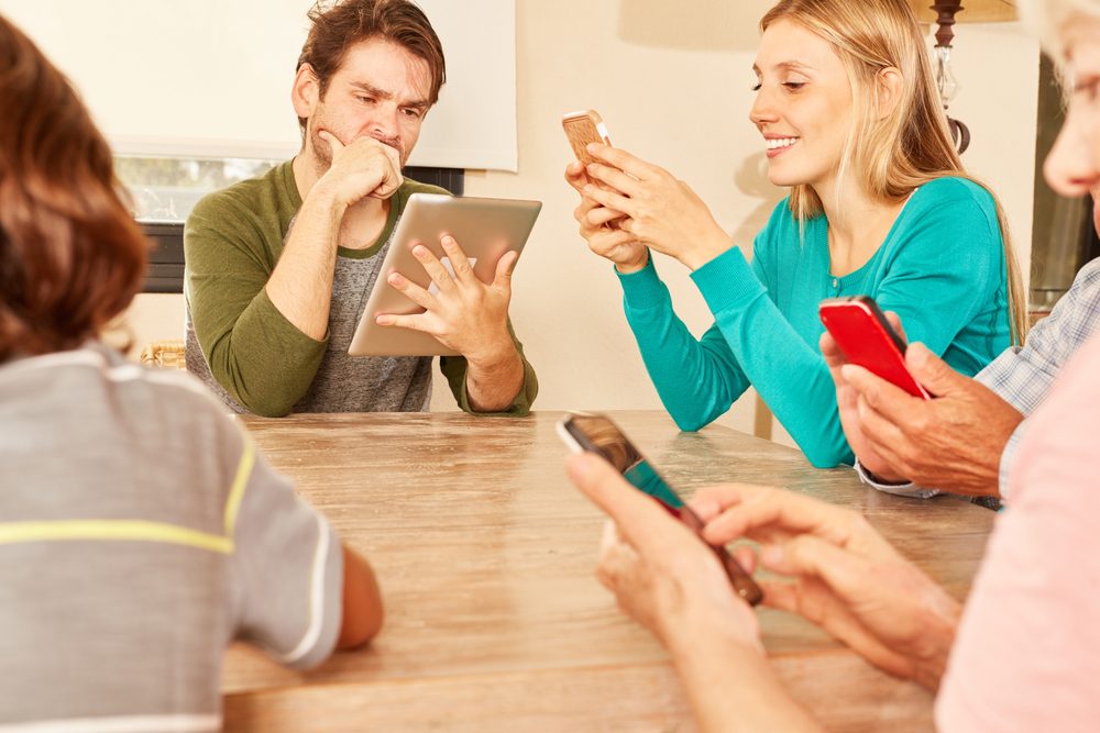 إتيكيت التعامل مع وسائل التواصل الاجتماعي/ shutterstock (تعبيرية)