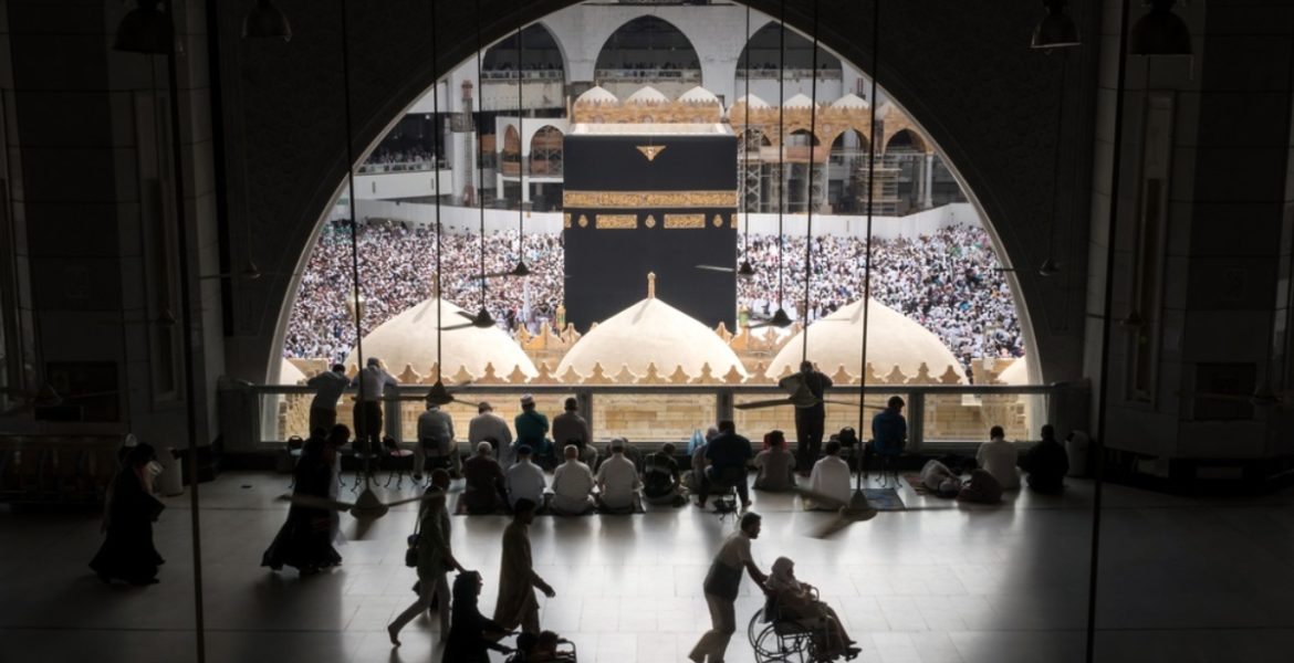 رحلات حج من تل أبيب إلى السعودية! وزير إسرائيلي يكشف ملامح “اتصالات سرية” مع الرياض، وهذا ما تمناه