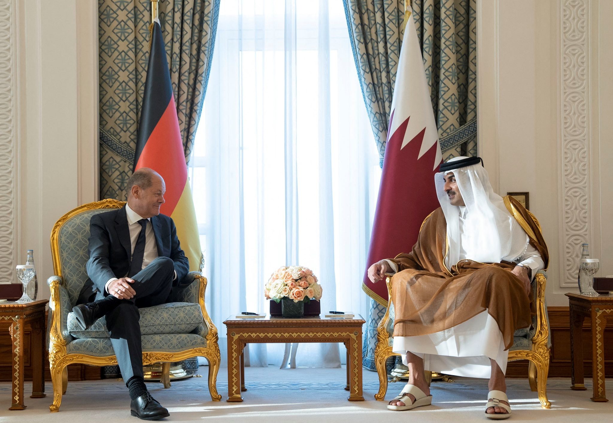 أمير قطر والمستشار الألماني/ رويترز