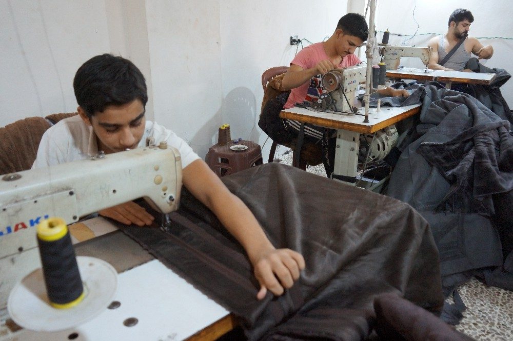 الملابس الجاهزة في إدلب ليست للاستهلاك المحلي فقط - عربي بوست